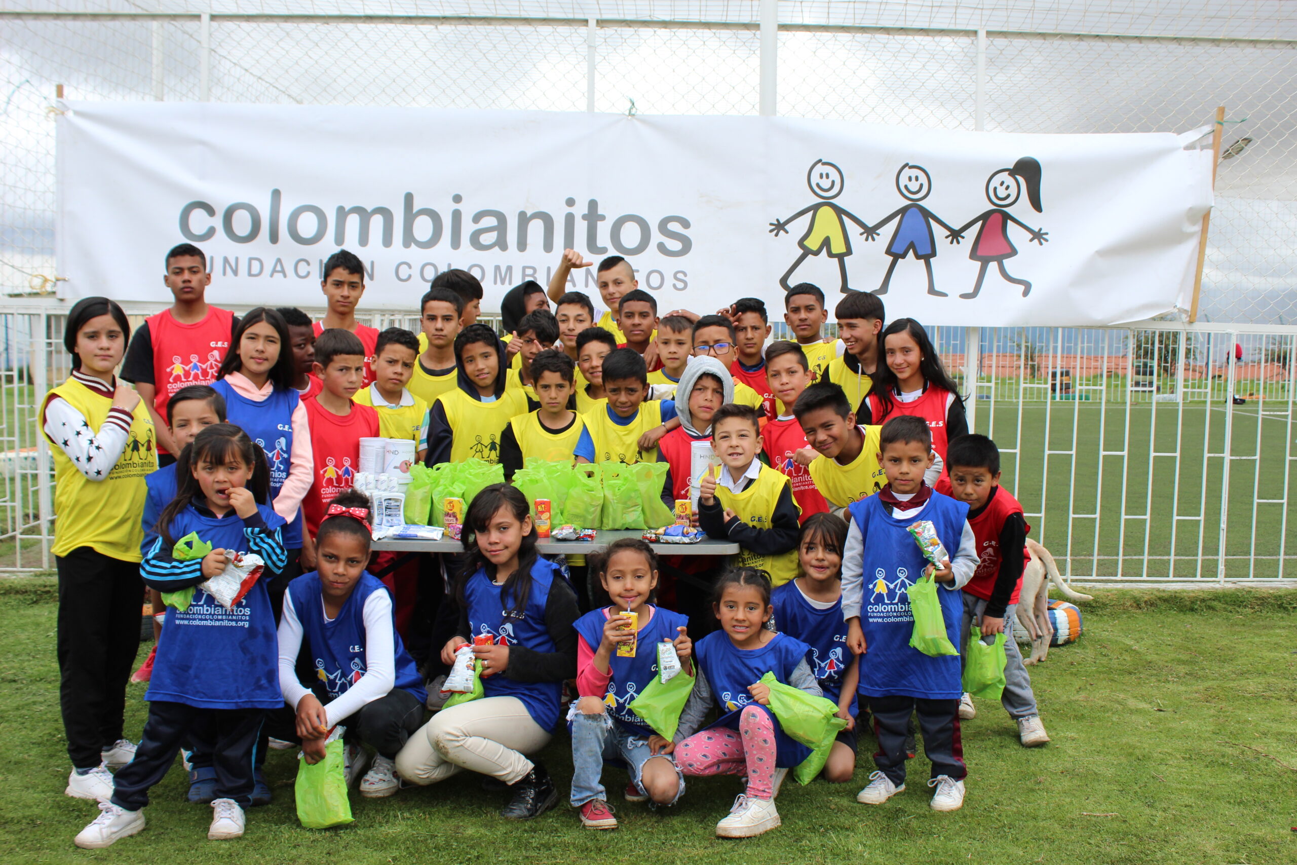 COLOMBIANITOS CELEBRA EL DÍA DE LOS NIÑOS